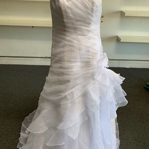 Woman’s wedding gown. Sz 12